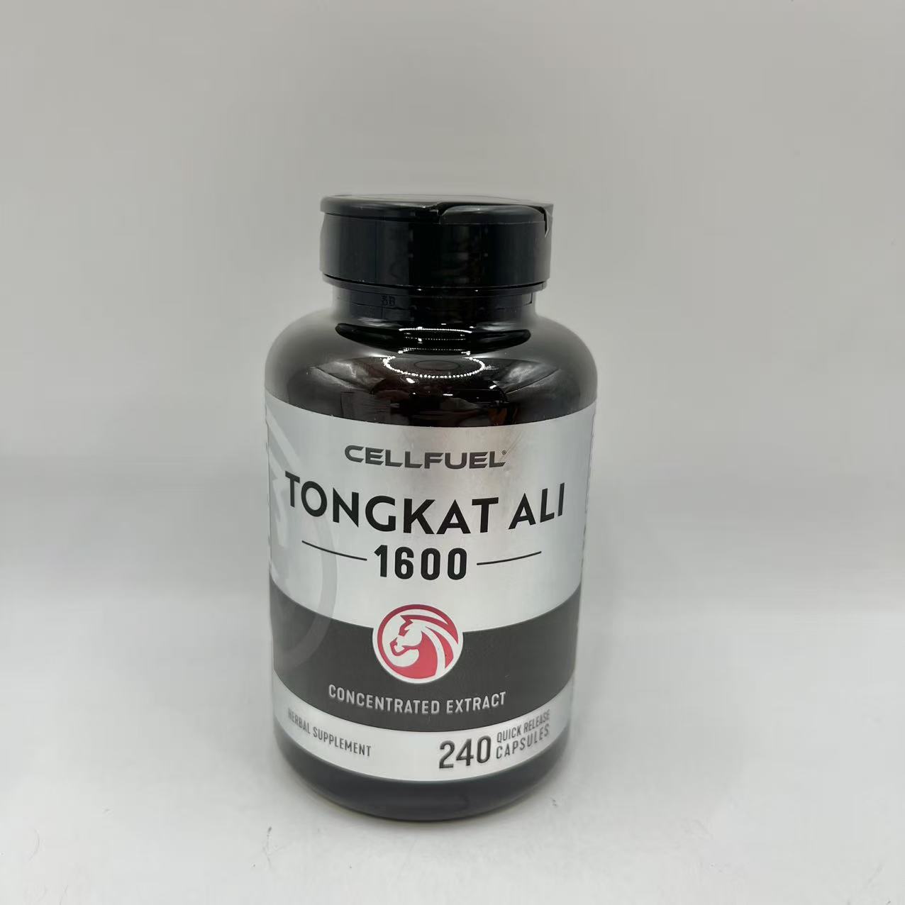 【低温製法×20倍濃縮×高栄養価】CELLFUELのトンカットアリは、東南アジア原産の希少なトンカットアリの根を使用し、栄養価を最大限に保つ低温抽出製法で丁寧に加工しています。2粒で生換算1600mgをトンカットアリエキスに凝縮し、エネルギッシュな毎日を送りたいあなたを強力にサポートします。 【上質原料×余計な添加物不使用】原材料：米粉、トンカットアリエキス末（アメリカ製造）/ゼラチン、植物性ステアリン酸Mg、二酸化ケイ素。【不使用】中国産原材料、着色料など。