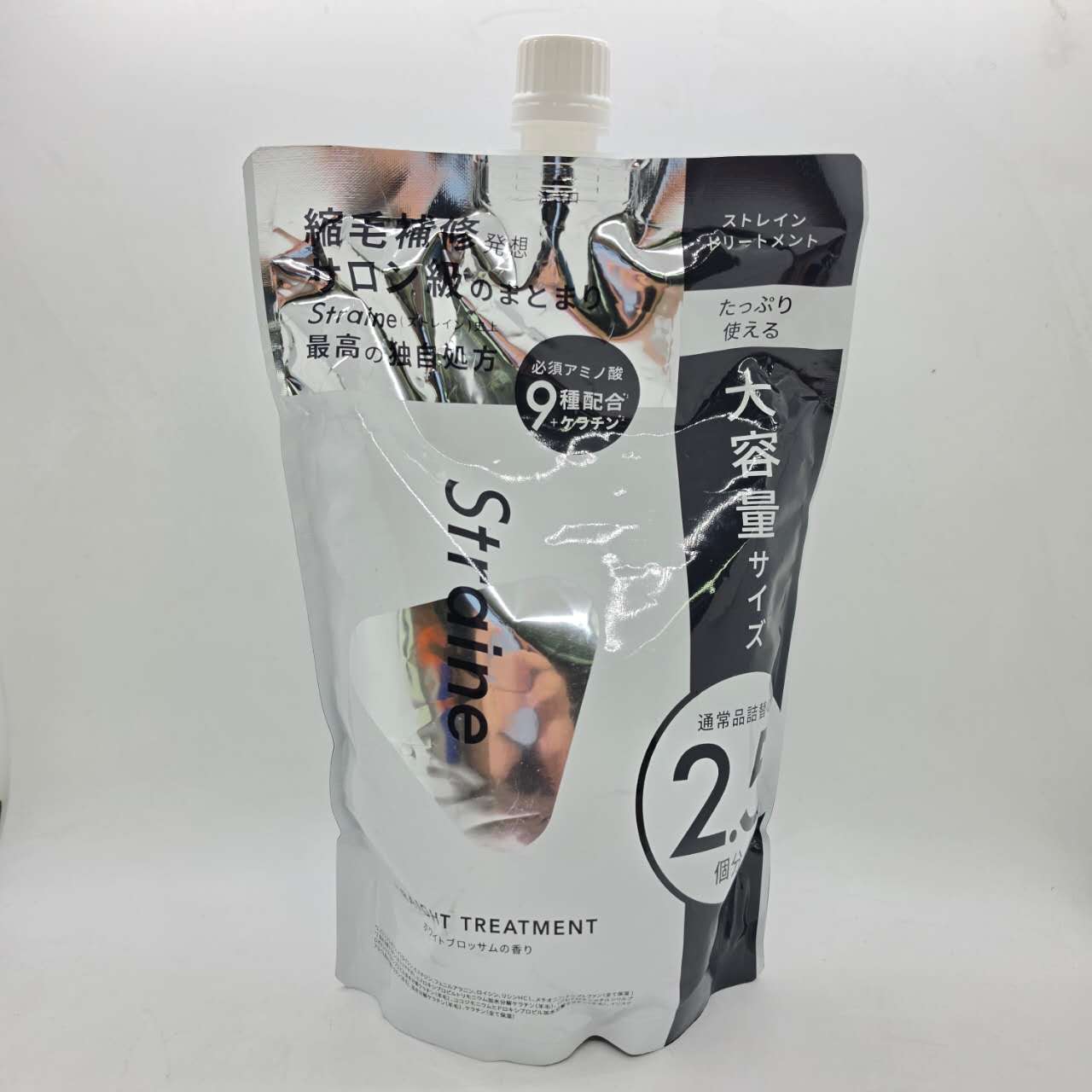 【山下智久 さん アンバサダー】Straine ストレイン トリートメント 大容量 詰め替え ホワイトブロッサムの香り ストレート うねり くせげ ケア アミノ酸 【トリートメント】 栄養価の高い補修成分を贅沢に配合し、深部まで浸透・定着、ダメージ部分には成分が集中的に吸着し、高い補修効果を発揮、洗浄段階で素髪に戻すことで、補修成分の浸透性と定着力を最大化 【大容量パッケージ】 「もっと使いたい」の声に応えて誕生した、2.5倍の大容量サイズ 家族で使う方や高頻度でご利用の方にも、幅広くご利用いただけます。