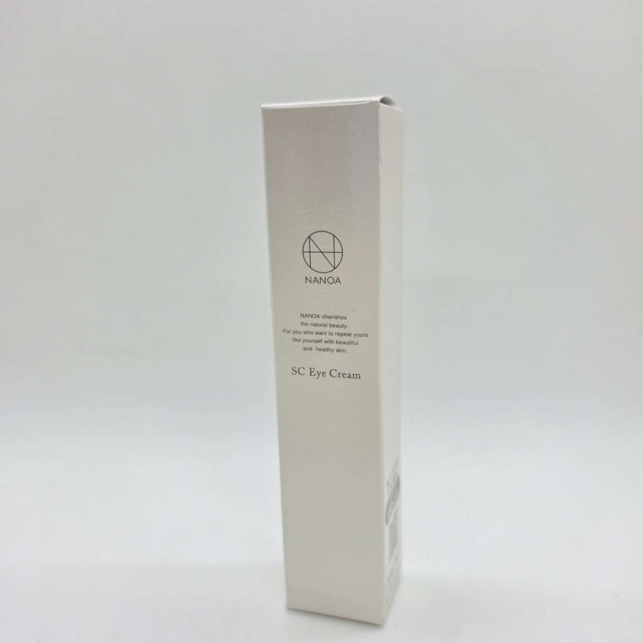 (ナノア)NANOA アイクリーム 皮膚科医が大注目の ヒト幹細胞 EGF 目元ケア エイジングケア エクソソーム セラミド 目元クリーム 無添加 日本製 (1) ブランド NANOA 対象年齢 大人 特徴 うるおいを与える, エイジングケア, ハリ 有効成分 ビタミンc, セラミド, ヒアルロン酸 肌タイプ 乾燥肌, 普通肌 今、大注目！美容皮膚科医も大注目の「高純度ヒト幹細胞培養液」を配合。目元から本気のエイジングケアを。 ビタミンC誘導体を贅沢に配合。 ビタミンのチカラでお肌に潤いとハリを与えます。また3種のセラミド、ヒアルロン酸、プラセンタ、スクワラン、プラセンタエキス、プロテオグリカンを配合し、NANOAは理想的な保湿力にこだわりました。