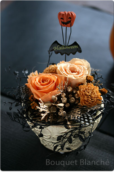 ハロウィン限定プリザーブドフラワー アレンジメント【10月限定】【送料無料】　～ハロウィーンの白い器～【FG1007】