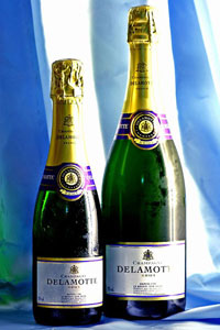 DelamotteBrut[NV]ドゥラモット ブリュット NVDelamotte 　フルボトル（750ml）3本＆ハーフ（375ml）3本セット