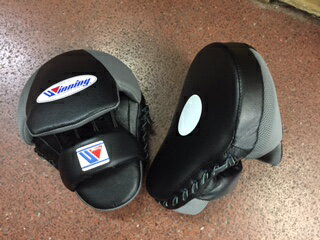 LIMITED WINNING PUNCH MITT WITH PAD CM-70�ڸ��꾦�ʡ��إ��С�(�ѥå�)�աۥ����˥󥰥ѥ���󥰥ߥåȥץ�ߥ��॰�졼�ɥ����� �إ��С�(�ѥå�)�աʺ���1�ȡ�