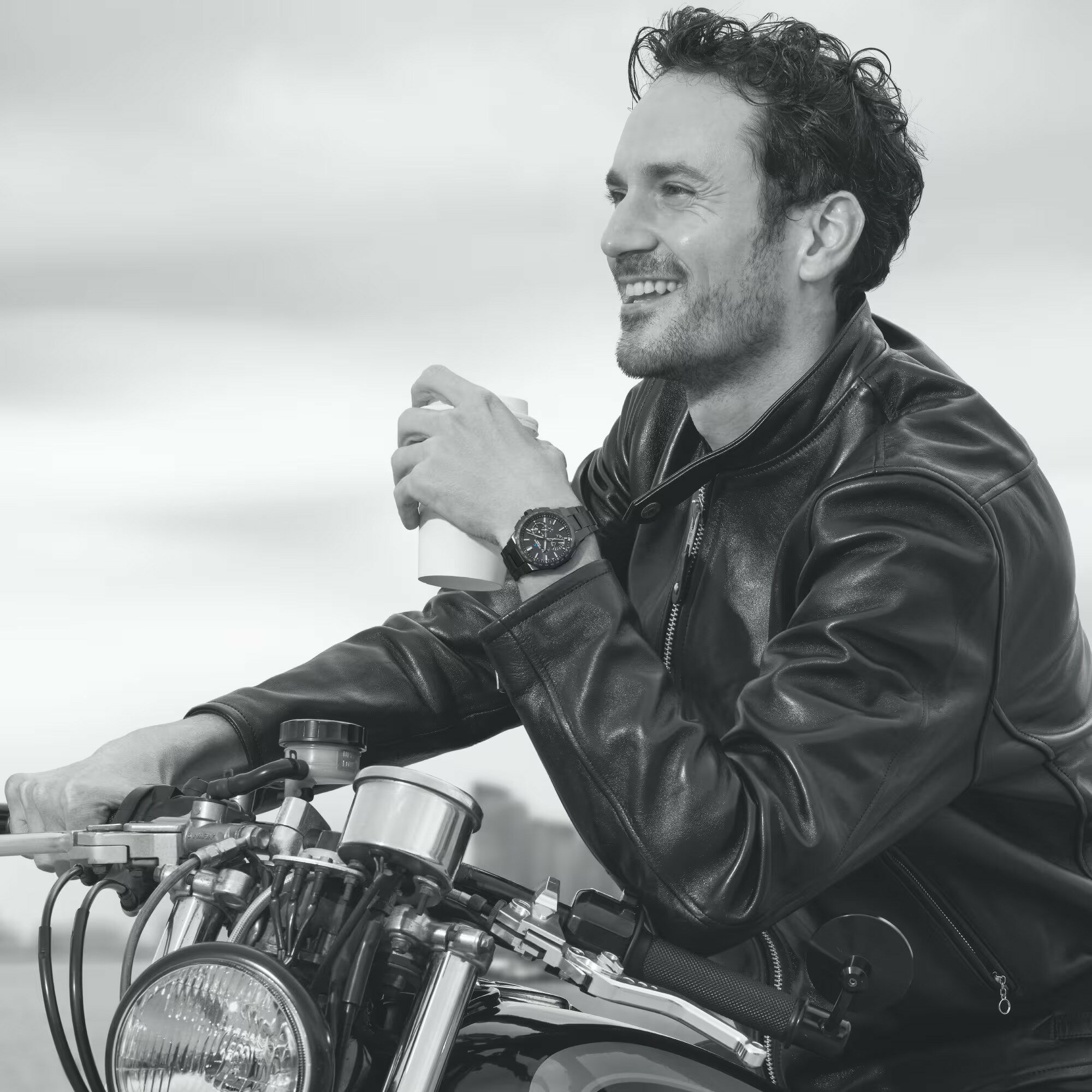 【国内正規品】 CASIO カシオ OCEANUS オシアナス OCW-T6000B-1AJF ソーラー電波 Bluetooth チタニウム サファイヤガラス 10気圧防水