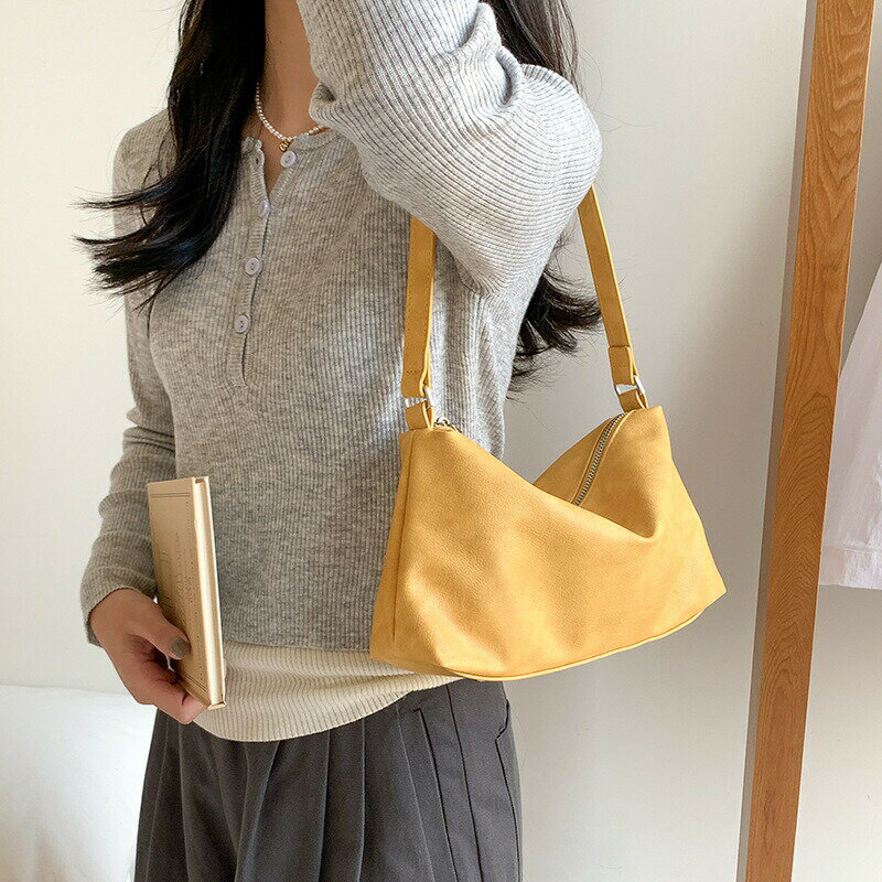 マルチスタイル ソフトレザー アンダーアームバッグ