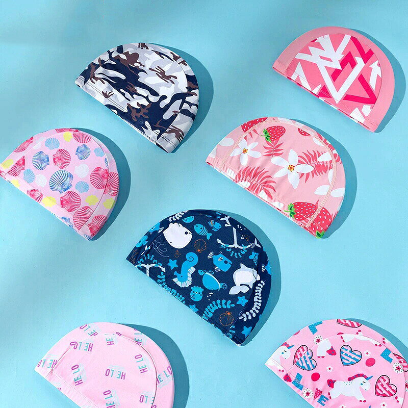 商品説明商品内容スイムキャップキーワードキッズ スイムキャップ 子供 水泳帽 布製 かわいい 男女兼用 長い髪 ゴムなし 耳に優しい UVカット プール 海水浴 プレゼント ギフト 男の子 女の子詳細情報素材：ポリエステル生産国中国注意書き※商品写真は、できる限り現品を再現するように画像処理などの補正を行っておりますが、ご利用のモニターや環境により差異が生じます。予めご了承ください。※生地の特性上、多少ニオイがある場合がございますが、日陰干しで数日干していただくか、あるいは数回ご使用していただく間に、 ニオイは気にならなくなります。※上記の数値は、実測によるものです。多少の誤差はご容赦ください。※仕様は予告なく変更される場合があります。（ご使用に差し支えない程度）・色がある場合、モニターの発色の具合によって実際のものと色が異なる場合がある。・ご注文後、10営業日以内に配送手続きをいたします。配送作業完了後、4〜7日程度でのお届けとなります。（商品によって納期が異なりますので、詳細は店舗までお問い合わせください。） キッズスイムキャップ 布製 子供用 かわいい 男女兼用 長い髪対応 ゴムなし 耳に優しい UVカット プール 海水浴 プレゼント キッズスイムキャップ かわいい 男女兼用 長い髪対応 耳に優しい プール 海水浴 プレゼント"メーカー希望小売価格はメーカーカタログに基づいて掲載しています