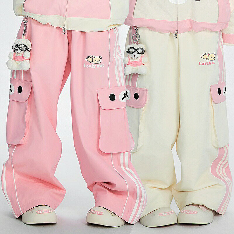 スキーパンツ レディース ボトムス ズボン ロングパンツ スノボパンツ スノーパンツ ワイドパンツ スノーボードパンツ サイドライン クマのキーホルダー付き 熊柄 ピンク アイボリー
