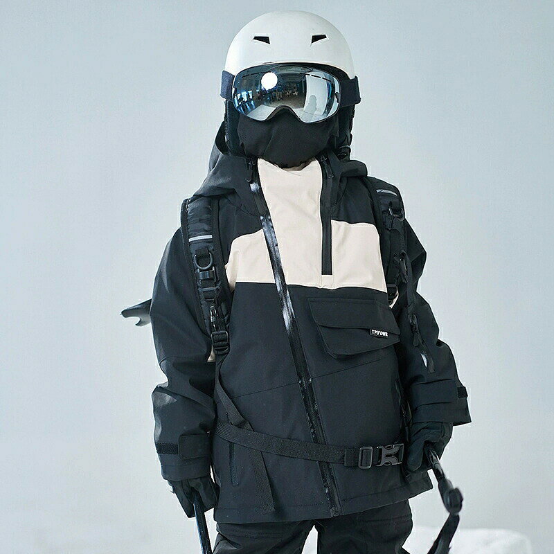 商品説明商品内容ジャケット（パンツは含めません）情報素材：ポリエステル裏：フリース地中：ポリエステル綿入り耐水圧：20000mmH・O透湿度：15000g/m・/24h生産国中国注意書き（購入前に必ずご確認ください）※商品写真は、できる限り現品を再現するように画像処理などの補正を行っておりますが、ご利用のモニターや環境により差異が生じます。予めご了承ください。※生地の特性上、多少ニオイがある場合がございますが、日陰干しで数日干していただくか、あるいは数回ご使用していただく間に、 ニオイは気にならなくなります。※上記の数値は、実測によるものです。多少の誤差はご容赦ください。※仕様は予告なく変更される場合があります。（ご使用に差し支えない程度）・色がある場合、モニターの発色の具合によって実際のものと色が異なる場合がある。・ご注文後、10営業日以内に配送手続きをいたします。配送作業完了後、4〜7日程度でのお届けとなります。（商品によって納期が異なりますので、詳細は店舗までお問い合わせください。） IMGO 子供用 スキーウェア キッズスキーウェア 男女兼用 スノボウェア スノーボードウェア スキージャケット スノボジャケット フード付き アウター フード付きジャケット ダブルジップ 切り替え 黒白配色 雪遊び 雪場 スキー場 撥水 保温 防風 裏起毛 ジュニア 女の子 男の子"メーカー希望小売価格はメーカーカタログに基づいて掲載しています