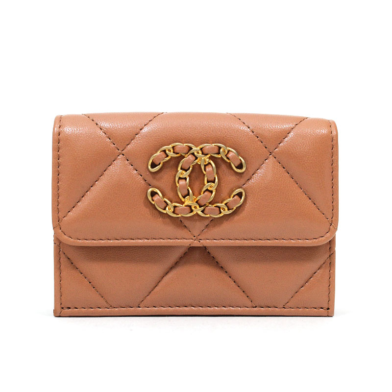 シャネル CHANEL ミニ財布 3つ折り財布 スモールフラップウォレット 19 ディズヌフ コニャック ブラウン ベージュ 2021年秋冬コレクション マトラッセ キルティング ラムスキン ゴールド金具 SMALL FLAP WALLET AP1789 B04852 NB356 21Kのサムネイル
