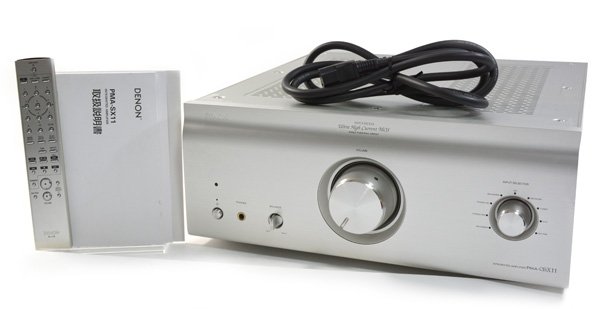 商品情報メーカーDENON デノン商品名PMA-SX11付属品取扱説明書、冊子、リモコン(RC-1179)、電源ケーブル（画像に載っているものが全てです）商品の状態こちらはUSED品です。・正面、側面に多少のスレ、小キズ、汚れが見られます。・天板にスレ、キズ、汚れ、多少の凹みが見られます。（画像をご確認ください。）・背面に多少のスレ、小キズが見られます。・底面にスレ、小キズ、汚れが見られます。・ダイヤル・ボタンに多少のスレ、汚れが見られます。・ネジ、端子にスレ、くすみが見られます。・リモコンに多少のスレ、小キズ等が見られます。・電源ケーブルに多少のスレ、汚れ等が見られます。全体的にスレ、キズ等が見られますが、上記の点以外に特に目立ったキズ、ダメージなどは見られない状態です。コメント簡易的な音出し確認のみ行っております。CD入力にて音出ました。その他入出力は動作未確認です。細かな動作確認、長時間の動作確認は行っておりません。※音質に関しまして、測定器等での正確な数値等の計測は行っておりません。中古品となりますので、シビアなセッティングでの使用の場合は調整が必要な商品になります。リモコンは動作未確認の為、補償対象外とさせていただきます。発送の際はダンボールを使用し、エアパッキン、緩衝材等で厳重に梱包致しますのでご安心下さい。USEDご理解の上、ご注文下さい。ご注意点こちらの商品は当社のホームページ、他のサイトでも同時に販売しています。その為、ご注文を頂いても売り切れている場合がございます。売り切れている場合の賠償・保証・責任は一切負いかねますので、予めご了承の上、ご注文くださいませ。リモコン付 DENON デノン PMA-SX11 プリメインアンプ 【中古】 6