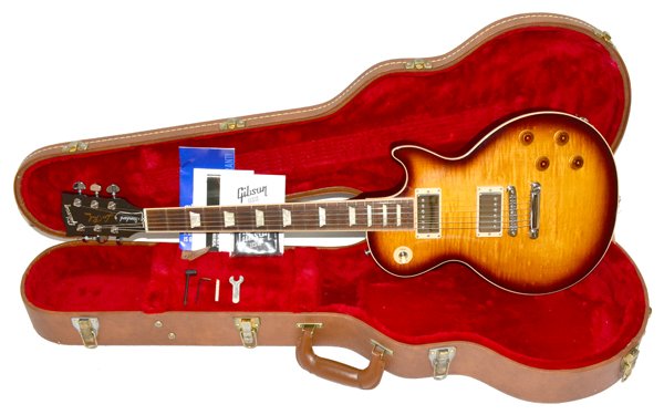 商品情報メーカーGibson ギブソン商品名LES PAUL STANDARD種類エレキギター付属品ハードケース(純正)、取扱説明書、冊子類、ナット、クロス、トラスロッドレンチ、スパナ、六角レンチ(画像に載っているものが全てです)残フレット全体的に約8分程シリアル160073292商品の状態こちらはUSED品になります。・ボディ正面に多少のスレ、小キズ、サドル下部に多少の塗装はがれが見られます。　(画像にてご確認ください。)・ボディ底面に多少のスレ、小キズが見られます。・ボディ側面、背面に多少のスレ・くすみ、小キズが見られます。・ネックに多少のスレ、キズが見られます。・ヘッドに多少のスレ、小キズ、塗装はがれ、打痕が見られます。・指板に多少のスレ、小キズが見られます。・バインディングに多少のスレ、小キズ、僅かな汚れ・ヤケ、一部に変色が見られます。　(画像にてご確認ください。)・ペグ・ブリッジ・ジャック等金属部分に多少のスレ、小キズが見られます。・ピックアップに多少のスレ、小キズが見られます。・ノブ、セレクタースイッチに多少のスレ、キズが見られます。・ネジに多少のスレ、小キズが見られます。・バックプレートに多少のスレ、小キズが見られます。・取扱説明書が一部切り取られています。・ケースにスレ、キズ、汚れ、破れ、金属部分にくすみ、多少のメッキはがれ、僅かなサビ等が見られます。全体的にスレ、小キズ、塗装はがれ等が見られますが、上記の点以外に特に目立ったキズ、ダメージは見られません。ネックはほぼストレートの状態です。（現在の弦高は12Fで、1弦側：約1.5mm、6弦側：約2.0mm）重量：約4.3kg、ナット幅：約42mm、スケール：約622mmコメント試奏してみましたが、音のつまりなどはありませんでした。アンプにプラグインして出音も確認しております。こちらの商品は状態を考慮し現状販売品とさせていただきます。ノークレームノーリターンでお願いいたします。USEDご理解の上、ご注文下さいませ。ご注意点こちらの商品は当社のホームページ、他のサイトでも同時に販売しています。その為、ご注文を頂いても売り切れている場合がございます。売り切れている場合の賠償・保証・責任は一切負いかねますので、予めご了承の上、ご注文くださいませ。ハードケース付 Gibson ギブソン LES PAUL STANDARD レスポール スタンダード エレキギター 【中古】 6