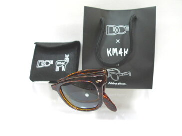 『DICE/ダイス×KM4K』カミ君コラボ【PARADICE GLASS/パラダイス　サングラス】カラー：PDG-01/DMBR(430)レンズカラー:偏光レンズ POLARIZED 偏光スモーク専用ポーチ付属。※こちら2cm以上になる為、メール便 ・小型宅配便 配送は不可