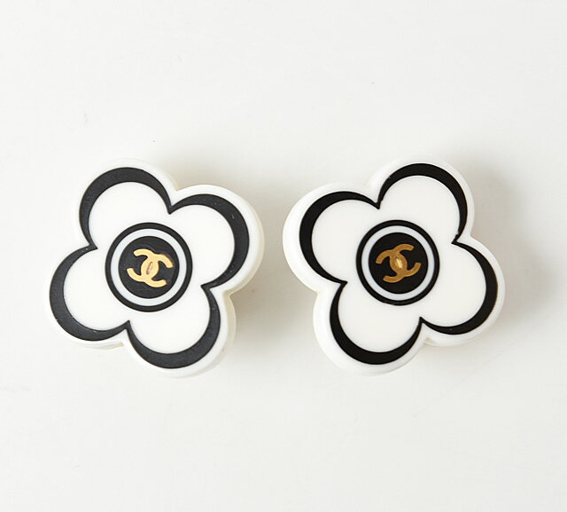 シャネル イヤリング ヴィンテージ CHANEL クローバーモチーフ ホワイト/ブラック ココマーク【中古】のサムネイル