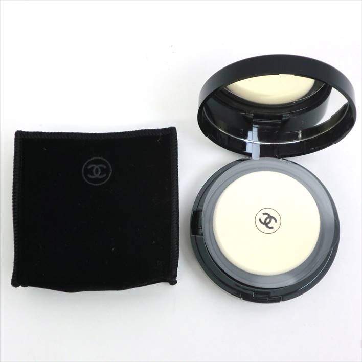CHANELシャネルタンイノセンスコンパクトクリームナチュレル【未使用アウトレット】