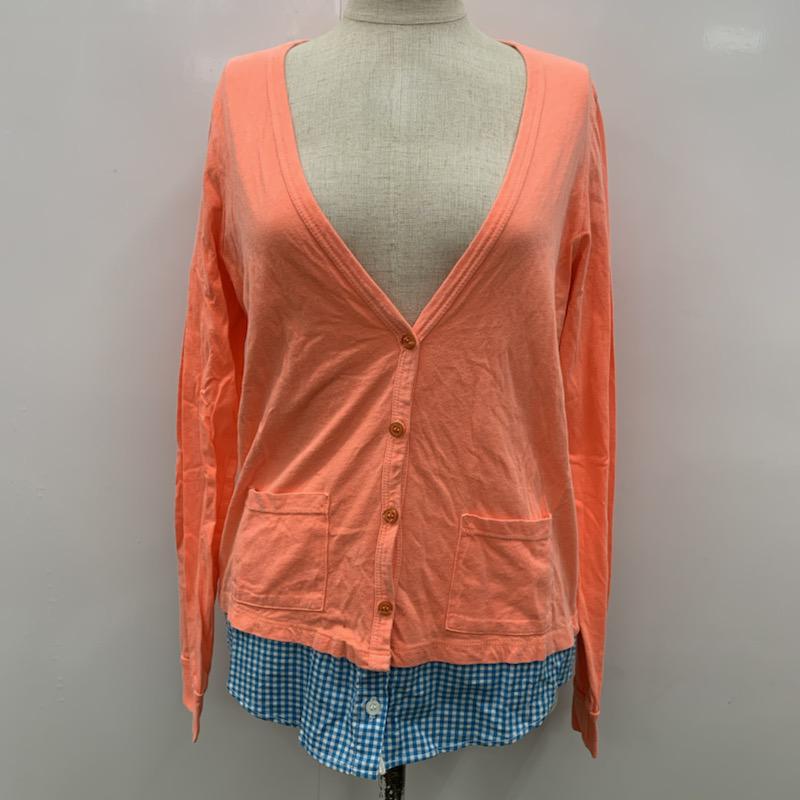 商品情報メーカークルートゥ / Clu Too形状カーディガン / 長袖サイズ表記サイズ：1カラー橙 / オレンジ、白 / ホワイト、水色 / ライトブルー柄 / パターン無地、チェック素材画像参照商品状態状態ランク：B着用感がありますが、汚れやダメージが比較的少ないお品物です。※程度・状態に関しては、当店の基準にて判断したものです。※ランクはあくまで基準となりますので、商品状態・写真をご覧ください。状態補足毛羽立ち・色あせあり 肩幅：36、身幅：47、着丈：58、袖丈：59※保管によるにおいが付着する場合がございます。においを気にされます方はご購入をお控えください。状態ランク詳細N未使用品できれいなお品物ですS未使用に近い状態で使用感の少ないきれいなお品物ですA多少の使用感はありますが、汚れやダメージも目立たなく良好なお品物ですB着用感がありますが、汚れやダメージが比較的少ないお品物ですC使用感があり、汚れやダメージがあるお品物ですD使用感やダメージがかなりある、もしくは使用に難があるお品物です～ 商品在庫について ～当店の在庫は全て現品限りとなり、並行して販売している関係上、商品ページ等で表示されている在庫情報は必ずしもリアルタイムではございません。 ご注文時に表示が在庫ありとなっていても、既に完売となっている場合もございますので予めご了承ください。～ ご注文前にご確認ください ～※販売している商品は全て中古品の為、商品によっては全ての状態やダメージを掲載する事が出来ない場合もあり、掲載された情報以外に細部の破損や汚れ、欠品、劣化などの見落としがある場合がございます。また、中古品に対してのご理解が難しいお客様においては、恐れ入りますがご購入をお控えいただきますようお願い致します。※個人差による主観の違いがあるかと思いますので、商品説明や写真画像をよくご確認の上、ご購入をお願い致します。※サイズは実寸での計測またはカタログ値になりますので、多少の誤差に関しましてはご了承をお願い致します。クルートゥ / Clu Too カーディガン / 長袖 Cardigan /