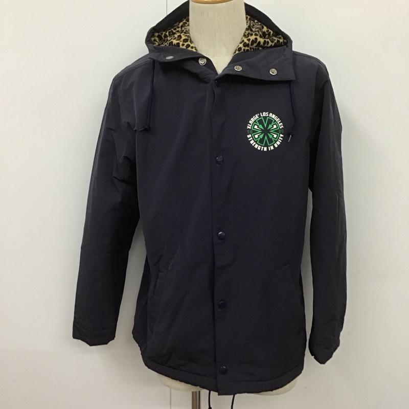 商品情報メーカーエクストララージ / XLARGE形状ジャケット、上着 / ジャンパー、ブルゾンサイズ表記サイズ：M肩幅：47 cm、袖丈：64 cm、着丈：74 cm、身幅：57 cmカラー紺 / ネイビー柄 / パターン無地素材画像参照商品状態状態ランク：B着用感がありますが、汚れやダメージが比較的少ないお品物です。※程度・状態に関しては、当店の基準にて判断したものです。※ランクはあくまで基準となりますので、商品状態・写真をご覧ください。状態補足右肩に汚れがあります。※保管によるにおいが付着する場合がございます。においを気にされます方はご購入をお控えください。※現状では加水分解などによる大きな破損は見受けられませんが、性質上、劣化や加水分解で破損する可能性がある商品です。輸送中、購入後の着用により破損する場合もございますので、万が一、購入後に破損等がありましても返品等の対応は一切致しかねます。ご理解頂いた上でご購入ください。状態ランク詳細N未使用品できれいなお品物ですS未使用に近い状態で使用感の少ないきれいなお品物ですA多少の使用感はありますが、汚れやダメージも目立たなく良好なお品物ですB着用感がありますが、汚れやダメージが比較的少ないお品物ですC使用感があり、汚れやダメージがあるお品物ですD使用感やダメージがかなりある、もしくは使用に難があるお品物です～ 商品在庫について ～当店の在庫は全て現品限りとなり、並行して販売している関係上、商品ページ等で表示されている在庫情報は必ずしもリアルタイムではございません。 ご注文時に表示が在庫ありとなっていても、既に完売となっている場合もございますので予めご了承ください。～ ご注文前にご確認ください ～※販売している商品は全て中古品の為、商品によっては全ての状態やダメージを掲載する事が出来ない場合もあり、掲載された情報以外に細部の破損や汚れ、欠品、劣化などの見落としがある場合がございます。また、中古品に対してのご理解が難しいお客様においては、恐れ入りますがご購入をお控えいただきますようお願い致します。※個人差による主観の違いがあるかと思いますので、商品説明や写真画像をよくご確認の上、ご購入をお願い致します。※サイズは実寸での計測またはカタログ値になりますので、多少の誤差に関しましてはご了承をお願い致します。エクストララージ / XLARGE ジャケット、上着 / ジャンパー、ブルゾン Jacket /