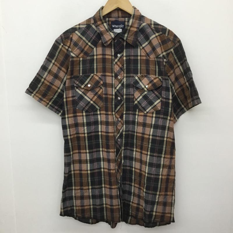 商品情報メーカーラングラー / Wrangler形状シャツ、ブラウス / 半袖サイズ表記サイズ：L肩幅：48 cm、袖丈：24 cm、着丈：81 cm、身幅：55 cmカラー茶 / ブラウン柄 / パターンチェック素材画像参照商品状態状態ランク：C使用感があり、汚れやダメージがあるお品物です。※程度・状態に関しては、当店の基準にて判断したものです。※ランクはあくまで基準となりますので、商品状態・写真をご覧ください。状態補足前身頃、右ポケットに汚れ、左胸付近にシミ汚れあり。 後身頃、襟にシミ汚れあり。※保管によるにおいが付着する場合がございます。においを気にされます方はご購入をお控えください。状態ランク詳細N未使用品できれいなお品物ですS未使用に近い状態で使用感の少ないきれいなお品物ですA多少の使用感はありますが、汚れやダメージも目立たなく良好なお品物ですB着用感がありますが、汚れやダメージが比較的少ないお品物ですC使用感があり、汚れやダメージがあるお品物ですD使用感やダメージがかなりある、もしくは使用に難があるお品物です～ 商品在庫について ～当店の在庫は全て現品限りとなり、並行して販売している関係上、商品ページ等で表示されている在庫情報は必ずしもリアルタイムではございません。 ご注文時に表示が在庫ありとなっていても、既に完売となっている場合もございますので予めご了承ください。～ ご注文前にご確認ください ～※販売している商品は全て中古品の為、商品によっては全ての状態やダメージを掲載する事が出来ない場合もあり、掲載された情報以外に細部の破損や汚れ、欠品、劣化などの見落としがある場合がございます。また、中古品に対してのご理解が難しいお客様においては、恐れ入りますがご購入をお控えいただきますようお願い致します。※個人差による主観の違いがあるかと思いますので、商品説明や写真画像をよくご確認の上、ご購入をお願い致します。※サイズは実寸での計測またはカタログ値になりますので、多少の誤差に関しましてはご了承をお願い致します。ラングラー / Wrangler シャツ、ブラウス / 半袖 Shirt, Blouse /