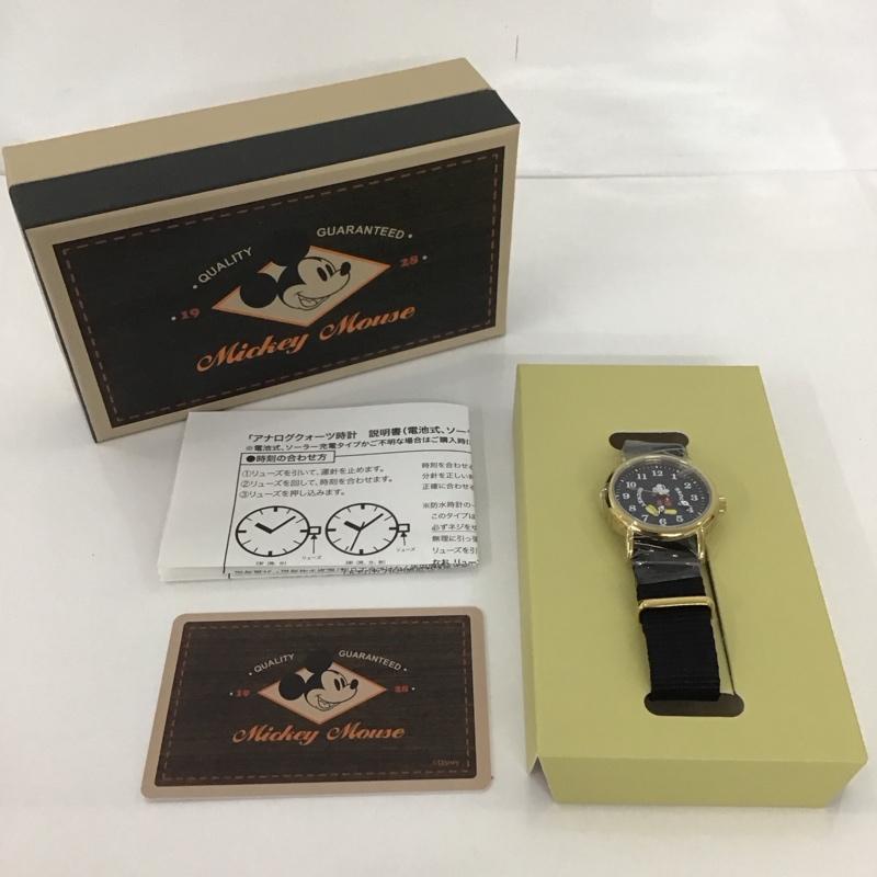 商品情報メーカーディズニー / Disney形状腕時計 / アナログ（クォーツ式）サイズ表記サイズ：表記無し文字盤：3 cmカラー黒 / ブラック柄 / パターンキャラクター素材素材タグ無し商品状態状態ランク：S未使用に近い状態で使用感の少ないきれいなお品物です。※程度・状態に関しては、当店の基準にて判断したものです。※ランクはあくまで基準となりますので、商品状態・写真をご覧ください。状態補足電池切れ状態ランク詳細N未使用品できれいなお品物ですS未使用に近い状態で使用感の少ないきれいなお品物ですA多少の使用感はありますが、汚れやダメージも目立たなく良好なお品物ですB着用感がありますが、汚れやダメージが比較的少ないお品物ですC使用感があり、汚れやダメージがあるお品物ですD使用感やダメージがかなりある、もしくは使用に難があるお品物です～ 商品在庫について ～当店の在庫は全て現品限りとなり、並行して販売している関係上、商品ページ等で表示されている在庫情報は必ずしもリアルタイムではございません。 ご注文時に表示が在庫ありとなっていても、既に完売となっている場合もございますので予めご了承ください。～ ご注文前にご確認ください ～※販売している商品は全て中古品の為、商品によっては全ての状態やダメージを掲載する事が出来ない場合もあり、掲載された情報以外に細部の破損や汚れ、欠品、劣化などの見落としがある場合がございます。また、中古品に対してのご理解が難しいお客様においては、恐れ入りますがご購入をお控えいただきますようお願い致します。※個人差による主観の違いがあるかと思いますので、商品説明や写真画像をよくご確認の上、ご購入をお願い致します。※サイズは実寸での計測またはカタログ値になりますので、多少の誤差に関しましてはご了承をお願い致します。ディズニー / Disney 腕時計 / アナログ（クォーツ式） Watch / Analog (Quartz)