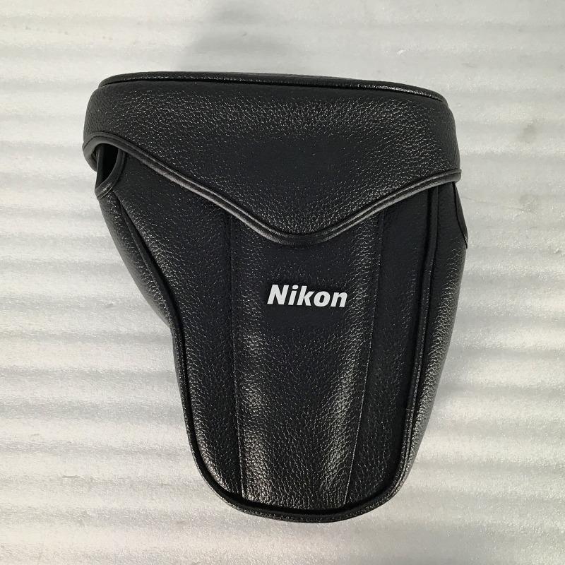 メーカー名ニコン / Nikon製品名セミソフトケース型番CF-D200タイプニコンデジタル一眼Dシリーズ用発売年2005年対応機種D300S・D300・D200素材合成皮革付属品欠品はございません。全て揃っております。商品状態A 状態良好ほぼ新品状態に近い美品です。 パッケージに多少の傷みや汚れががございます。備考状態ランクN 未開封品未開封品（展示品含む）。検品等の為に開封品もあり。A 状態良好使用感があまりなく、状態良好な中古品。B 一般的な中古通常使用に伴う汚れや傷、日焼け等があるもの。C 使用感の目立つ中古使用感があり、汚れや傷が目立つもの。D 難あり中古使用に支障のない程度の傷・破損があるもの。J ジャンク故障や破損、重要パーツの欠品等があるもの。※状態ランクはあくまで当店による基準となりますので、目安としてお考えください。※当店の商品は一部店頭でも販売しております。ご注文時に在庫ありとなっていた場合でも売り切れの際はご注文をキャンセルさせていただくこともございますので、予めご了承ください。配送料金こちらの商品の配送料金は日本郵便（ゆうパック）による発送となります。詳細につきましては「決済・発送・返品」のページをご確認ください。