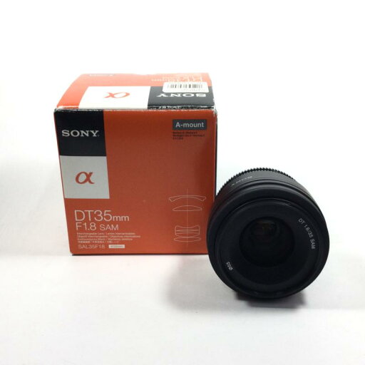 【中古品】 ソニー / SONY DT35mm F1.8 SAM SAL35F18 デジタル一眼カメラ“α”用レンズ 交換レンズ 2010年 AF/MF α Aマウント系 170g 1874149 30019872 【中古品】 ソニー / SONY DT35mm F1.8 SAM SAL35F18 デジタル一眼カメラ“α”用レンズ 交換レンズ 2010年 AF/MF α Aマウント系 170g 1874149 30019872