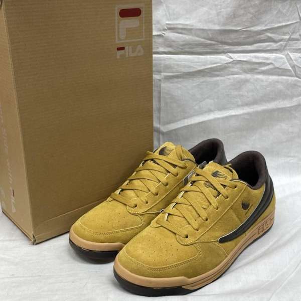 商品情報メーカーフィラ / FILA形状スニーカー / スニーカーサイズ表記サイズ：30.0cmカラーベージュ / ベージュ柄 / パターン素材商品状態多少の使用感はありますが、汚れやダメージも目立たなく良好なお品物です。※程度・状態に関しては、当店の基準にて判断したものです。※現状では加水分解などによる大きな破損は見受けられませんが、性質上、劣化や加水分解で破損する可能性がある商品です。輸送中、購入後の着用により破損する場合もございますので、万が一、購入後に破損等がありましても返品等の対応は一切致しかねます。ご理解頂いた上でご購入ください。～ ご注文前にご確認ください ～※商品やお取引についてご不明な点やご要望などがございましたら、ご購入前にお問い合わせください。※販売している商品は全て中古品の為、商品によっては全ての状態やダメージを掲載する事が出来ない場合もあり、掲載された情報以外に細部の破損や汚れ、欠品、劣化などの見落としがある場合がございます。また、中古品に対してのご理解が難しいお客様においては、恐れ入りますがご購入をお控えいただきますようお願い致します。※スニーカーなどは現状では加水分解などによる大きな破損は見受けられませんが、性質上、劣化や加水分解で破損する可能性がある商品です。輸送中、購入後の着用により破損する場合もございますので、万が一、購入後に破損等がありましても返品等の対応は一切致しかねます。ご理解頂いた上でご購入ください。※お色につきましては、現物に近づけるように撮影をしておりますが、実際のお色を表現できていない場合がございます。また、ご覧のご覧いただく環境により、若干現物と見た目が異なる場合がございます。※商品は楽天市場以外でも販売しておりますので、商品ページ等で表示されている在庫情報は必ずしもリアルタイムではございません。 ご注文時に表示が在庫ありとなっていても、既に完売となっている場合もございますので予めご了承ください。※個人差による主観の違いがあるかと思いますので、商品説明や写真画像をよくご確認ください。※サイズは実寸での計測またはカタログ値になりますので、多少の誤差に関しましてはご了承をお願い致します。当店では紙の節約による環境問題への配慮、個人情報の保護の 取り組みとして、納品書は同梱せずに商品をお届けしております。ご注文後、当店よりお送りする注文確認メールを納品書の代わりとさせていただいております。納品書をご希望される場合、ご注文画面の備考欄に、「納品書希望」とご入力いただければ、商品に同梱、もしくは別送にて納品書をお送りさせていただきます。当店の商品は在庫の保管場所から直接お客様へお届けいたしますので、複数点購入された場合、全て同梱ではなく複数口で発送される場合があります。