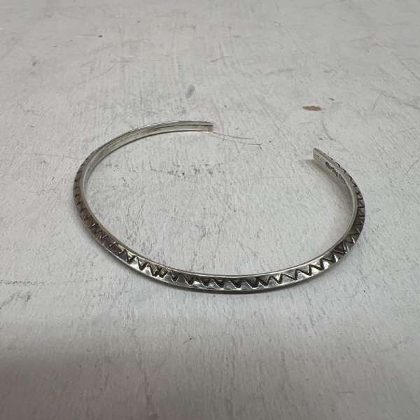 Navajo ツイスト　ワイヤー　バングル　Tahe刻印　Sterling Navajo ツイスト ワイヤー バングル Tahe刻印 Sterling Navajo