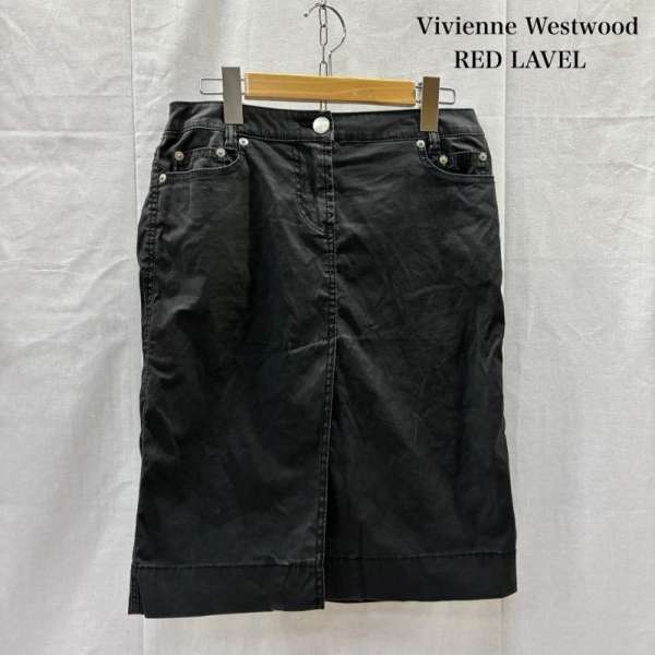 vivienne westwood 花柄タイトスカート（黒地・ボタン付き） vivienne westwood 花柄タイトスカート（黒地・ボタン付き）