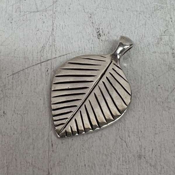 インディアンジュエリー SILVER シルバー 925 リーフ ペンダントトップ メンズ - ISItems【USED】【古..