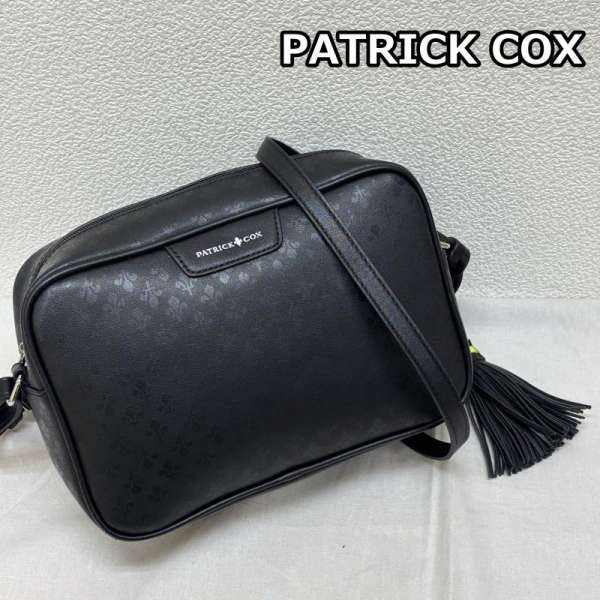 パトリック・コックス ロゴ 総柄 スクエア型 ショルダー バッグ フリンジチャーム 黒 ブラック レディース - ISItems【USED】【古着】【中古】50145290