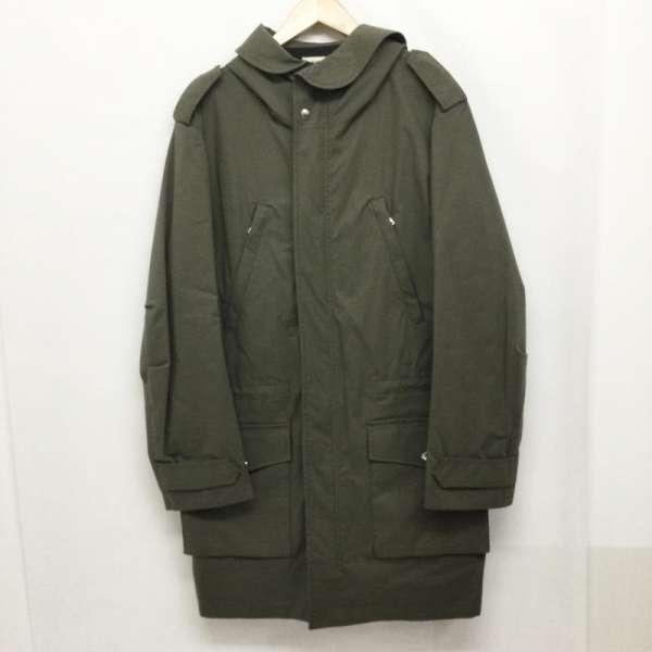 商品情報メーカーザディグ エ ヴォルテール / ZADIG&amp;VOLTAIRE形状コート / コート一般サイズ表記サイズ：M肩幅：48 cm、袖丈：66 cm、着丈：93 cm、身幅：61 cmカラーカーキ / カーキ柄 / パターン無地素材綿（コットン）、ポリウレタン商品状態多少の使用感はありますが、汚れやダメージも目立たなく良好なお品物です。※程度・状態に関しては、当店の基準にて判断したものです。～ ご注文前にご確認ください ～※商品やお取引についてご不明な点やご要望などがございましたら、ご購入前にお問い合わせください。※販売している商品は全て中古品の為、商品によっては全ての状態やダメージを掲載する事が出来ない場合もあり、掲載された情報以外に細部の破損や汚れ、欠品、劣化などの見落としがある場合がございます。また、中古品に対してのご理解が難しいお客様においては、恐れ入りますがご購入をお控えいただきますようお願い致します。※スニーカーなどは現状では加水分解などによる大きな破損は見受けられませんが、性質上、劣化や加水分解で破損する可能性がある商品です。輸送中、購入後の着用により破損する場合もございますので、万が一、購入後に破損等がありましても返品等の対応は一切致しかねます。ご理解頂いた上でご購入ください。※お色につきましては、現物に近づけるように撮影をしておりますが、実際のお色を表現できていない場合がございます。また、ご覧のご覧いただく環境により、若干現物と見た目が異なる場合がございます。※商品は楽天市場以外でも販売しておりますので、商品ページ等で表示されている在庫情報は必ずしもリアルタイムではございません。 ご注文時に表示が在庫ありとなっていても、既に完売となっている場合もございますので予めご了承ください。※個人差による主観の違いがあるかと思いますので、商品説明や写真画像をよくご確認ください。※サイズは実寸での計測またはカタログ値になりますので、多少の誤差に関しましてはご了承をお願い致します。当店では紙の節約による環境問題への配慮、個人情報の保護の 取り組みとして、納品書は同梱せずに商品をお届けしております。ご注文後、当店よりお送りする注文確認メールを納品書の代わりとさせていただいております。納品書をご希望される場合、ご注文画面の備考欄に、「納品書希望」とご入力いただければ、商品に同梱、もしくは別送にて納品書をお送りさせていただきます。当店の商品は在庫の保管場所から直接お客様へお届けいたしますので、複数点購入された場合、全て同梱ではなく複数口で発送される場合があります。