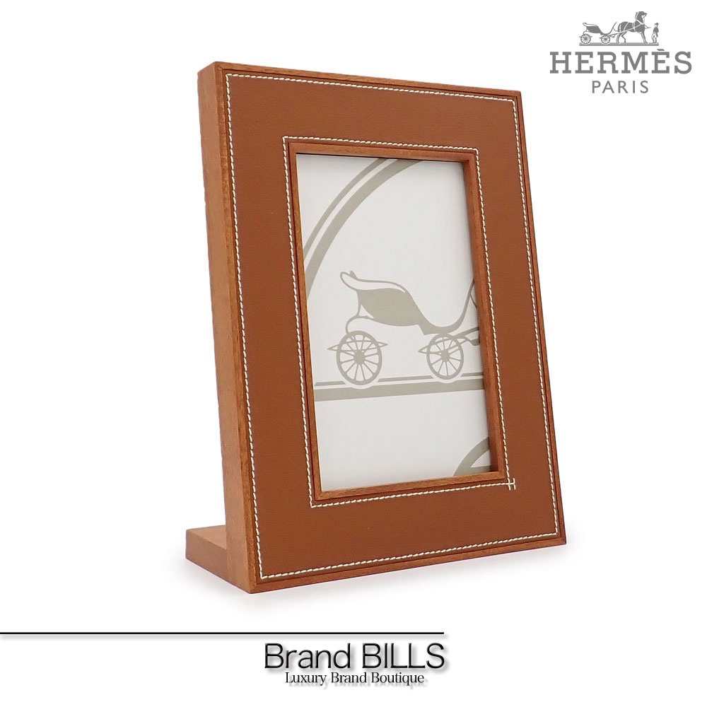 新品 HERMES エルメス フォトフレーム プレイヤードPM H322957M 写真立て ウッド マホガニー トリヨンH フォーヴ ブラウン ステッチ インテリア 送料無料 【中古】のサムネイル