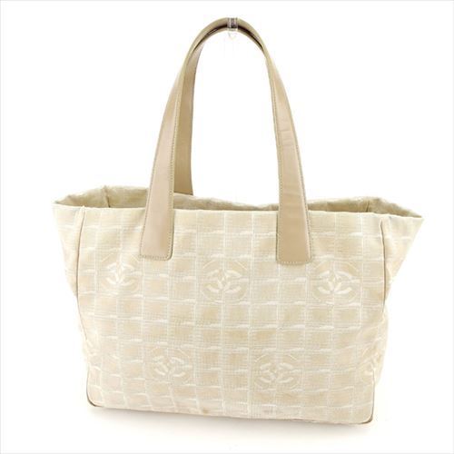 【スプリングセール30％OFF】シャネル CHANEL トートバッグ バック ワンショルダー ニュートラベルライントートMM ニュートラベルライン レディース メンズ ベージュ A15991クリスマス プレゼント バック 収納 兼用 【シャネル】 T5995 【中古】