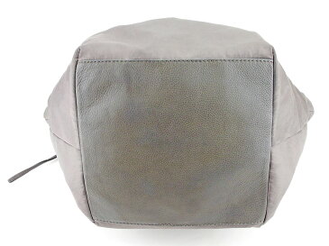 【中古】 マークバイマークジェイコブス MARC BY MARC JACOBS トートバッグ ハンドバッグ ロゴプレート レディース メンズ グレー 灰色 プレゼント バック ブランド 人気 収納 在庫一掃 1点物 兼用 男性 女性 良品 夏 L2762