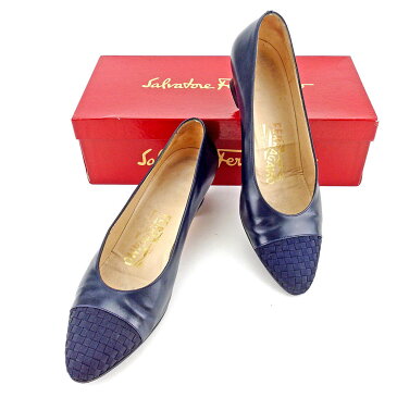 サルヴァトーレ フェラガモ パンプス シューズ 靴 ♯7D ラウンドトゥ つま先切替え ネイビー レザー×キャンバスSalvatore Ferragamo レディース プレゼント 贈り物 1点物 人気 良品 ブランド 迅速発送 ファッション 大人 オシャレ 在庫処分 【送料無料】 T4543 .