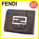 【春の大感謝祭 30％OFF】フェンディ Wホック財布 ロゴ ブラウン FENDI レディース プレゼント 贈り物 1点物 秋 迅速発送 オシャレ 大人 在庫処分 ファッション 【フェンディ】 C2302S 【中古】