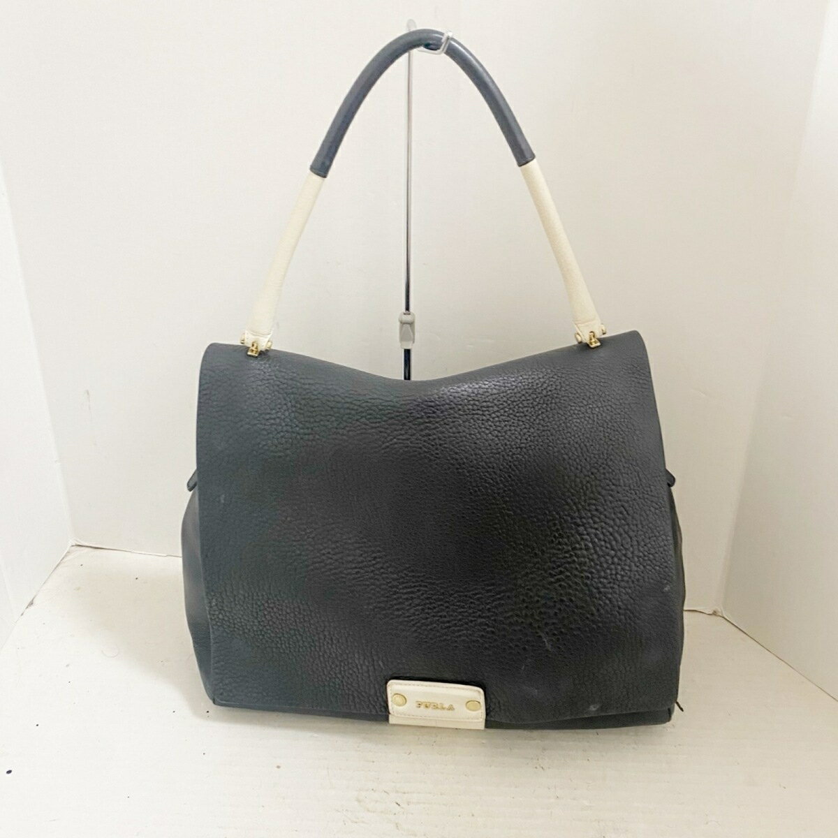 【中古】FURLA(フルラ) ショルダーバッグ 黒×白 レザー