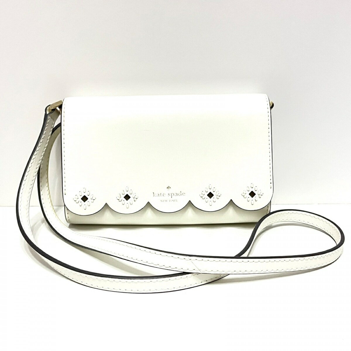 【中古】Kate spade(ケイトスペード) 財布 ショルダーウォレット/カットワーク アイボリー レザー