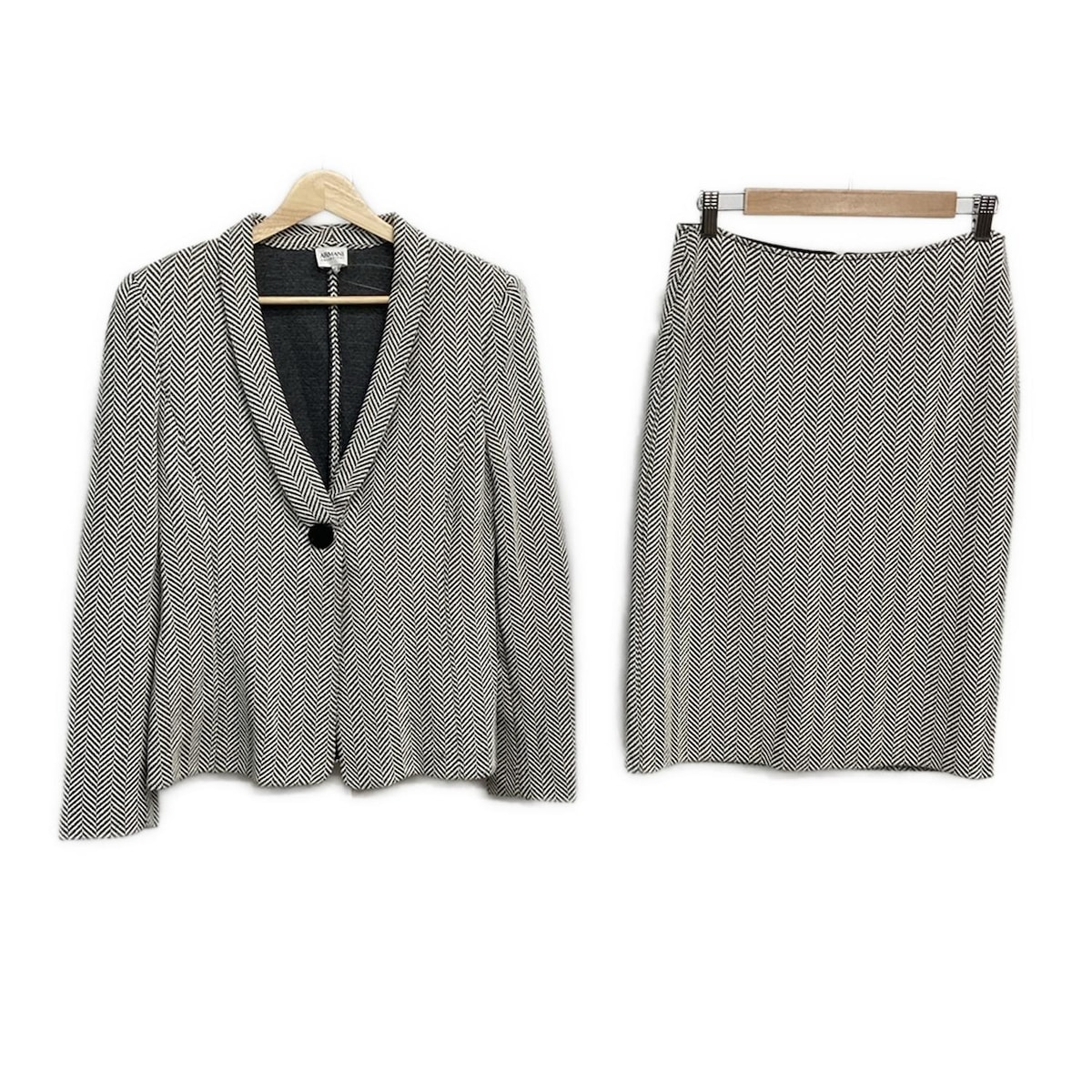 【中古】ARMANICOLLEZIONI(アルマーニコレッツォーニ) スカートセットアップ 長袖//春・秋物/ヘリンボーン 白×黒