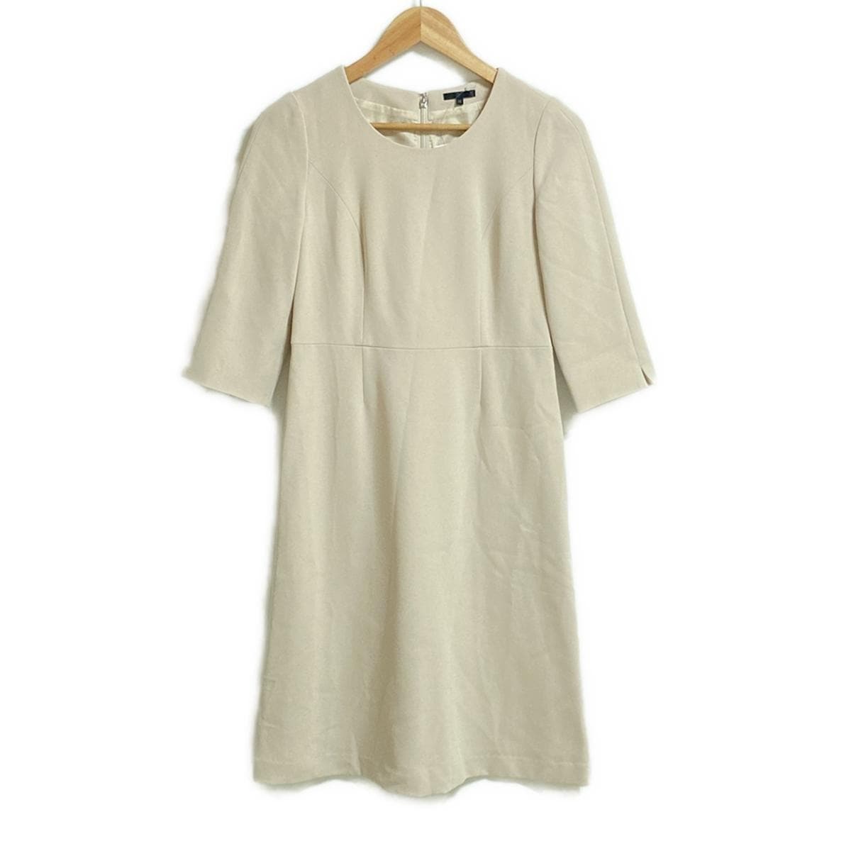 【中古】TO BE CHIC(トゥービーシック) ワンピース クルーネック/七分袖/ひざ丈 アイボリー