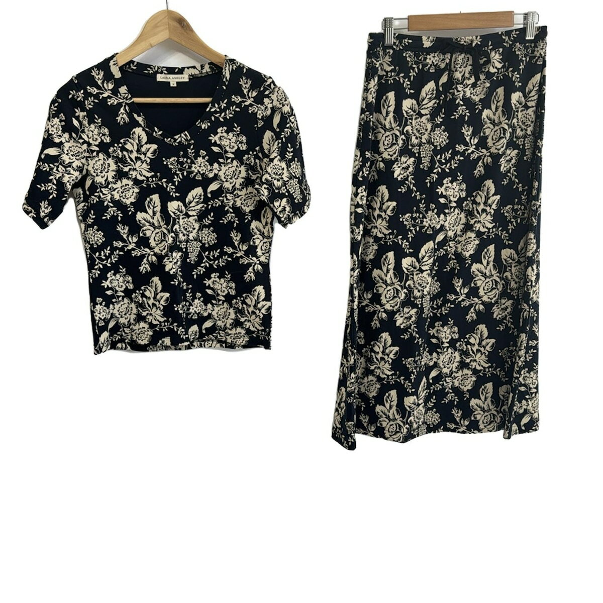 【中古】LAURAASHLEY(ローラアシュレイ) スカートセットアップ ネイビー×アイボリー