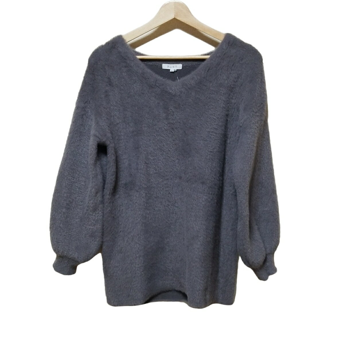 【中古】PLS+T(PLST)(プラステ) 長袖セーター Vネック グレー