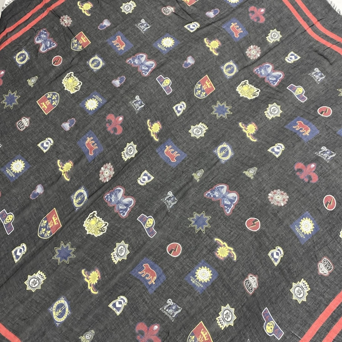 【中古】ALEXANDER McQUEEN(アレキサンダーマックイーン) ストール(ショール) 黒×レッド×マルチ シルク