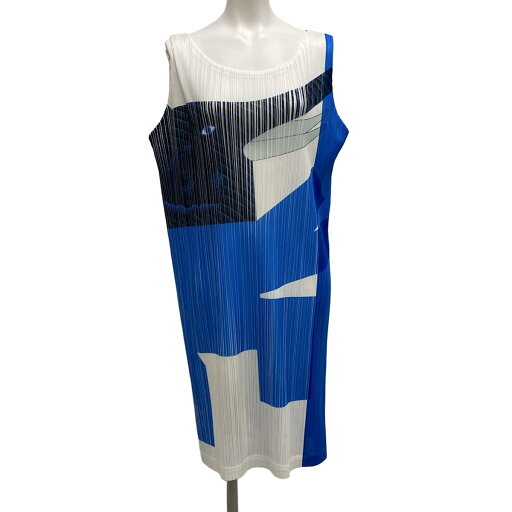 【中古】PLEATS PLEASE(プリーツプリーズ) ワンピース クルーネック/ノースリーブ/ひざ丈/総柄/×Kazumasa NAGAI 白×ブルー×黒 【中古】PLEATS PLEASE(プリーツプリーズ) ワンピース クルーネック/ノースリーブ/ひざ丈/総柄/×Kazumasa NAGAI 白×ブルー×黒