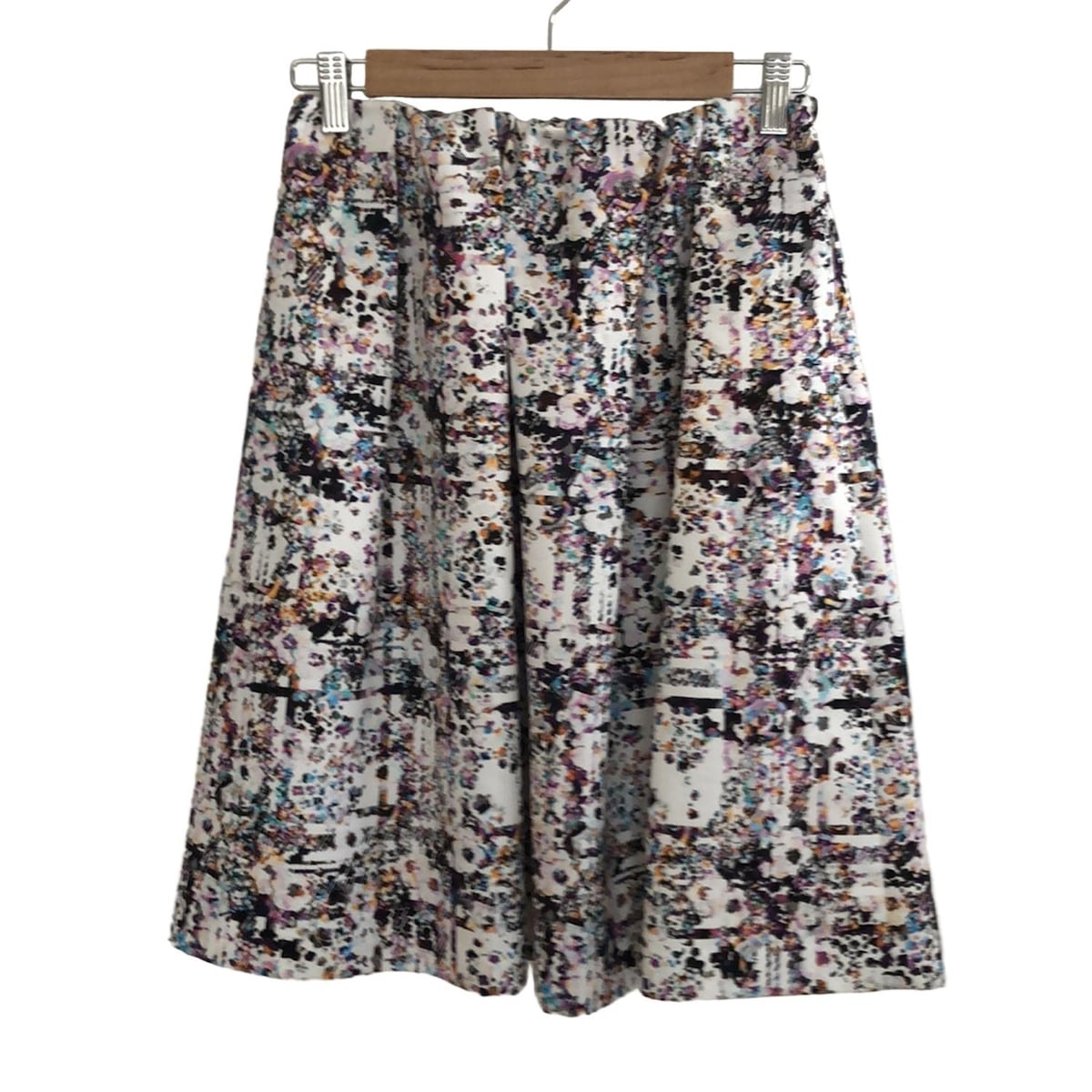 【中古】TO BE CHIC(トゥービーシック) スカート ひざ丈 白×ライトピンク×マルチ