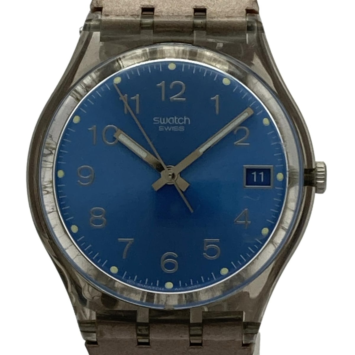 ※コンディションレベルは、あくまで商品の外観ダメージレベルです。動作状況をご確認の上、ご入札くださいませ。※『USED品』です。お客様都合による商品のご返品は一切承っておりませんので商品情報・画像を参考にご購入ください。※ボーイズ（ユニセックス）表記に関しましては、あくまで目安でございます。実寸サイズを必ずご確認の上、ご入札くださいませ。 ≫ 配送について ≫ご利用ガイド ≫よくある質問【中古】swatch(スウォッチ) 腕時計 ブルーグレー ジャンル 腕時計 ブランド swatch(スウォッチ) 商品名 -型番 808男女別 レディース文字盤カラー ブルーグレーベゼルカラー クリアケースカラー クリアベルトカラー ピンクゴールドムーブメント クォーツ動作状況 【確認出来ず】※時計内部の状態確認がとれておりませんので、 故障している場合にはお客様ご自身で修理をしていただく必要がございます。 修理代負担・返品はお受けできませんのでご了承の上、ご入札くださいませ。デザイン -- ベルトの素材 ラバー実寸サイズ フェイス : 約 3.1 cm × 3.1 cmケース : 約 3.8 cm × 3.4 cm (リューズ含まず)ベルト幅 : 約 2 cm腕周り : 約 15 cm ～ 20 cm ・採寸方法を見る&nbsp;&nbsp;&nbsp;・着用イメージを見るコンディションレベル 【C】ふつうに使える コンディションの備考 ※あくまで商品の外観ダメージです。動作状況をご確認の上、ご入札くださいませ。【ケース】　・全体的 ⇒ 浅い傷多数　・風防 ⇒ 浅い傷若干【ベルト】　・全体的 ⇒ 浅い傷多数　・表面 ⇒ 生地剥がれ若干（ラバー削れ）　・裏面 ⇒ 小さな汚れ多数 / 汗染み若干シリアル 確認できず 付属品 なし