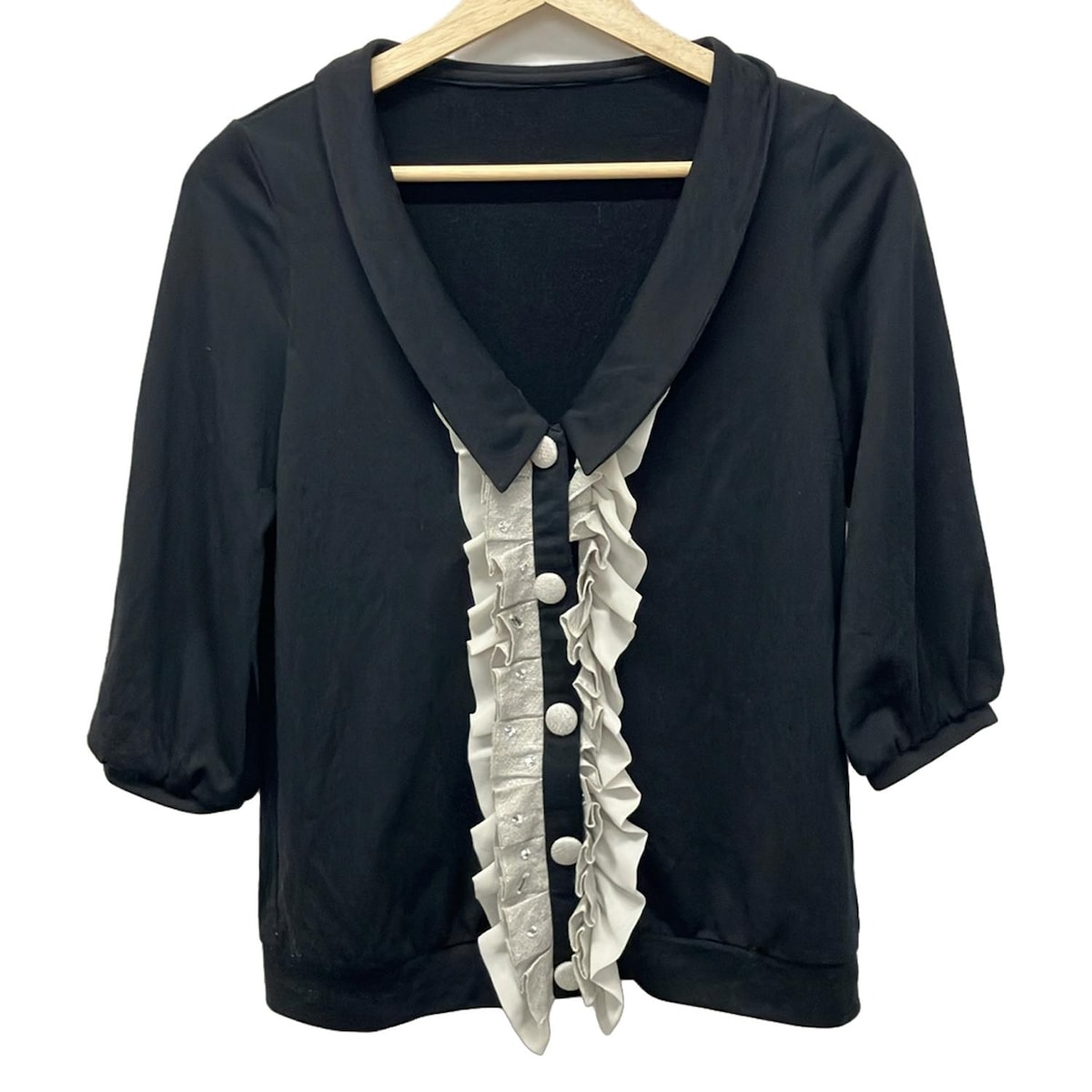 【中古】Chesty(チェスティ) 七分袖シャツブラウス ビジュー/フリル 黒×ライトグレー×シルバー