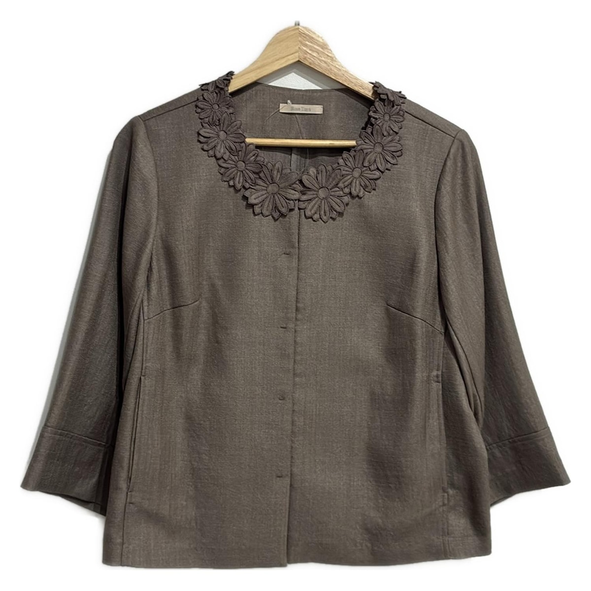 【中古】Rose Tiara(ローズティアラ) ジャケット 七分袖/フラワー(花)/秋/春 ベージュ