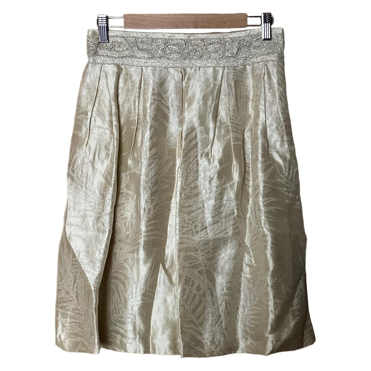 【中古】VIVIENNE TAM(ヴィヴィアンタム) スカート ひざ丈/麻混/シルク混 ゴールド