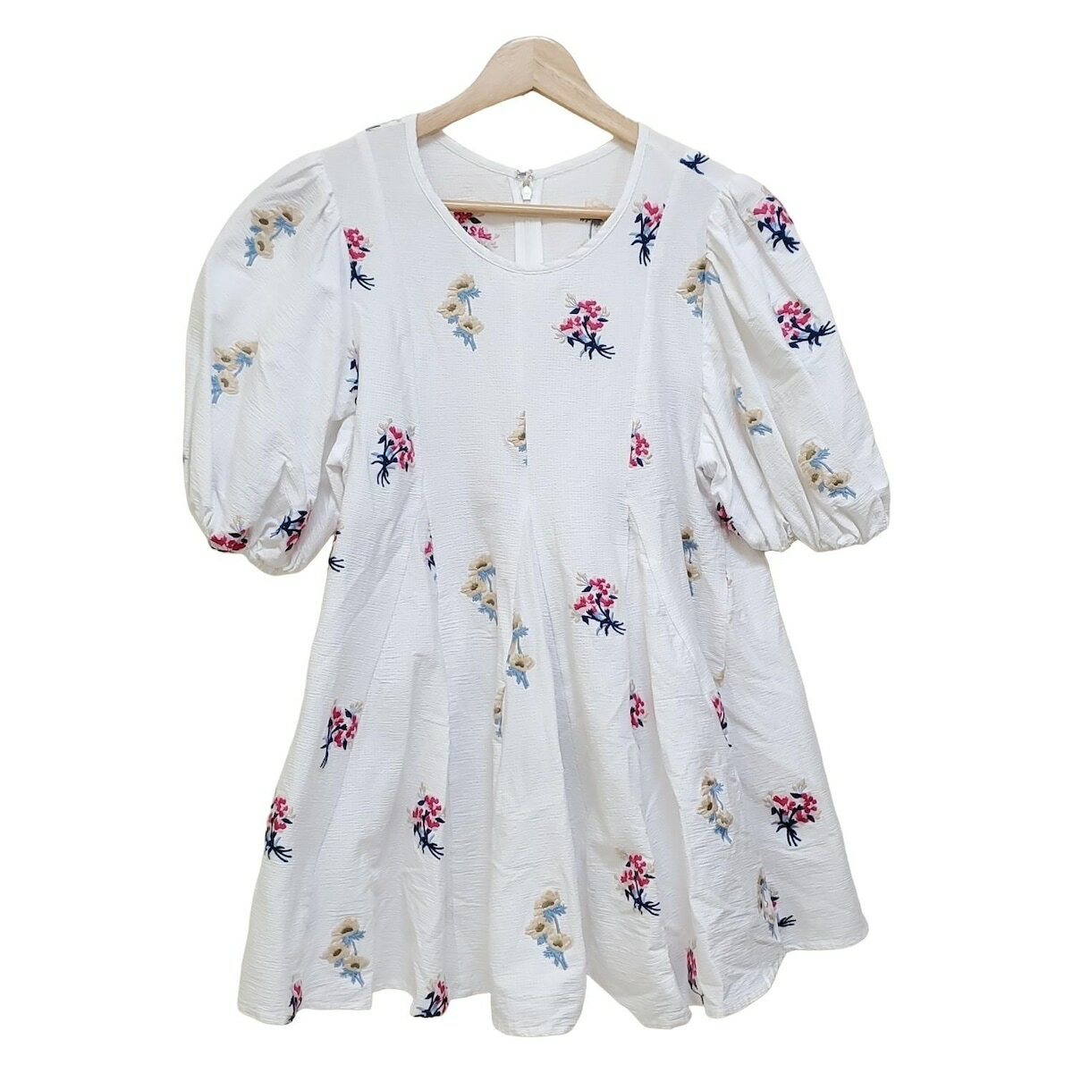 【中古】Chesty(チェスティ) チュニック クルーネック/半袖/刺繍 白×ピンク×マルチ