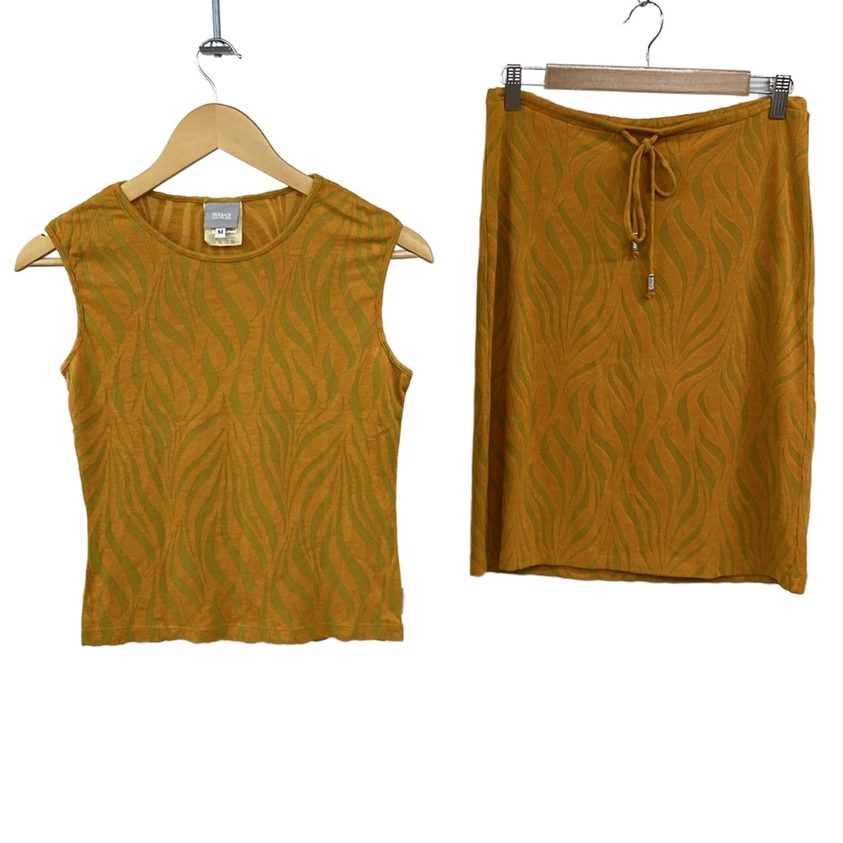 【中古】VERSACE JEANS COUTURE(ヴェルサーチジーンズ) スカートセットアップ オレンジ×カーキ