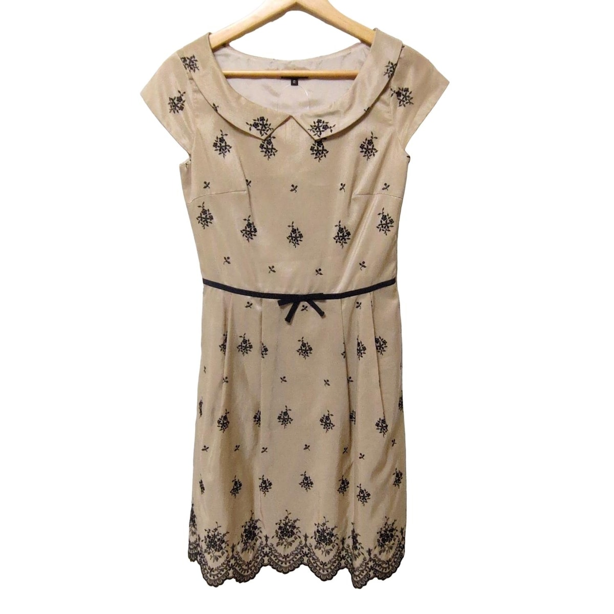【中古】TOCCA(トッカ) ワンピース 半袖/ロング/刺繍 ベージュ×黒